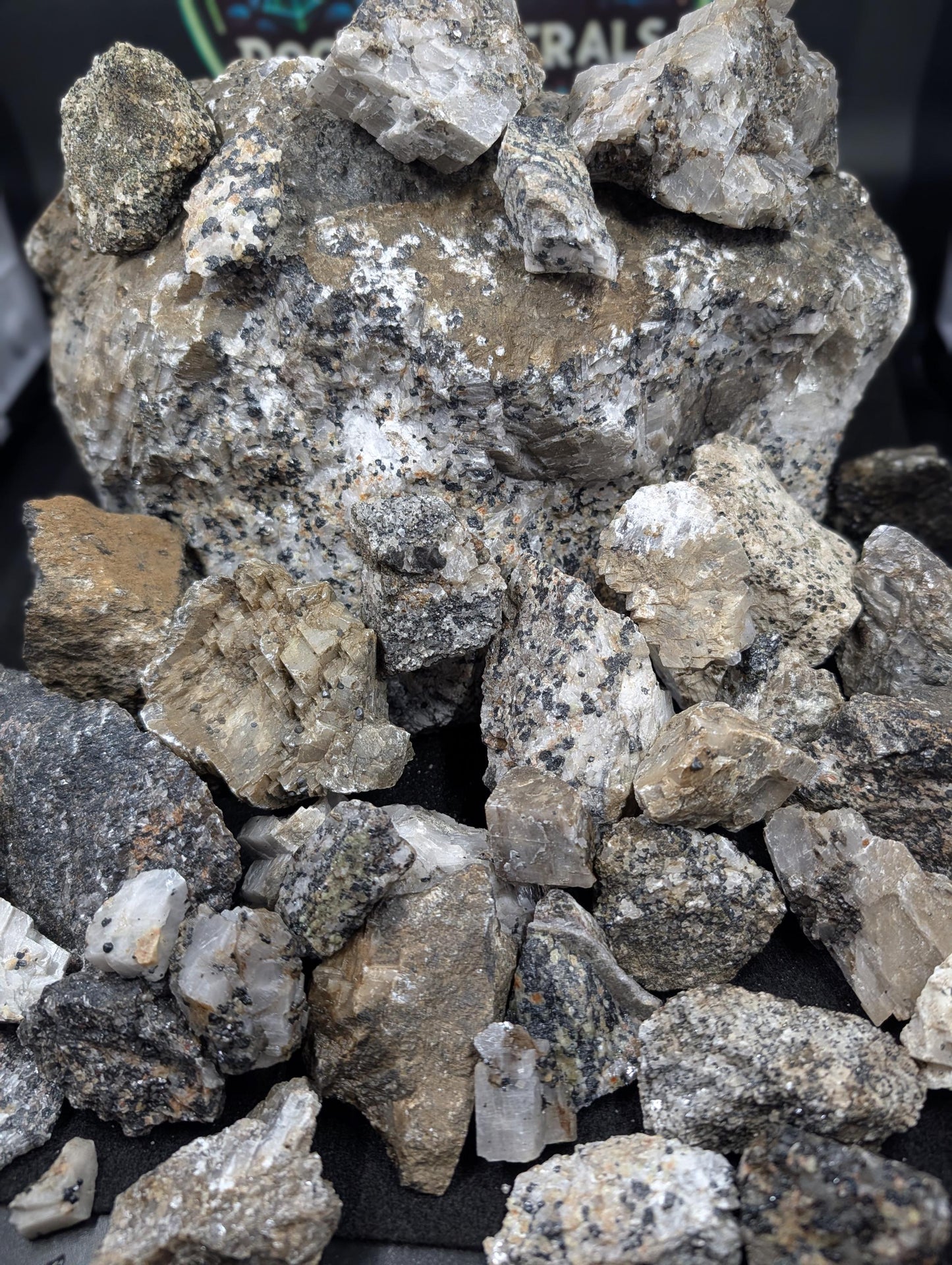 Franklin, NJ - Willemite, Calcite, and more - 450 grams - Fluorescent Mineral Mix