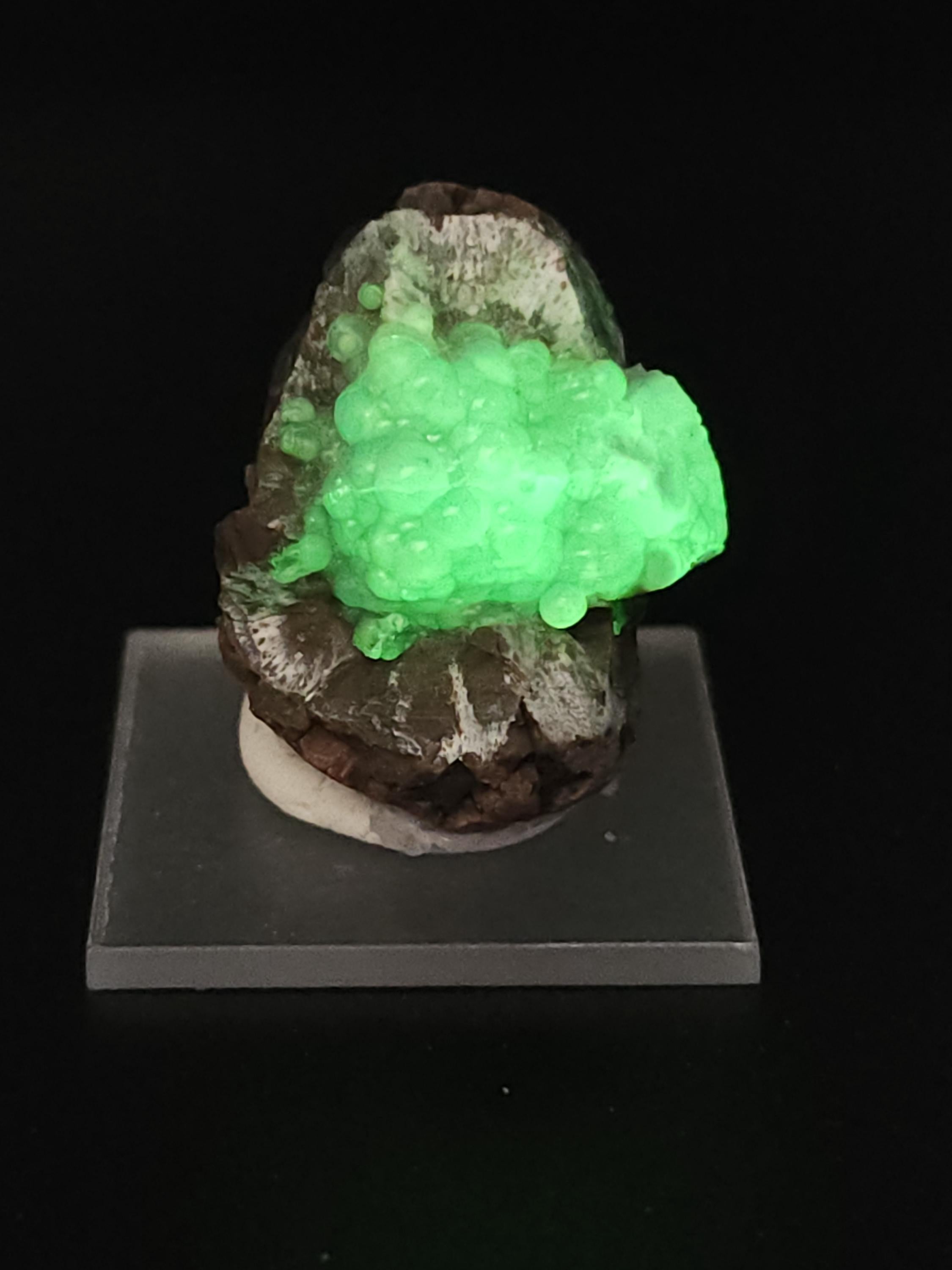 Hyalite Opal - Mexico - San Felipe - UV by Sacred Alchemy Studios