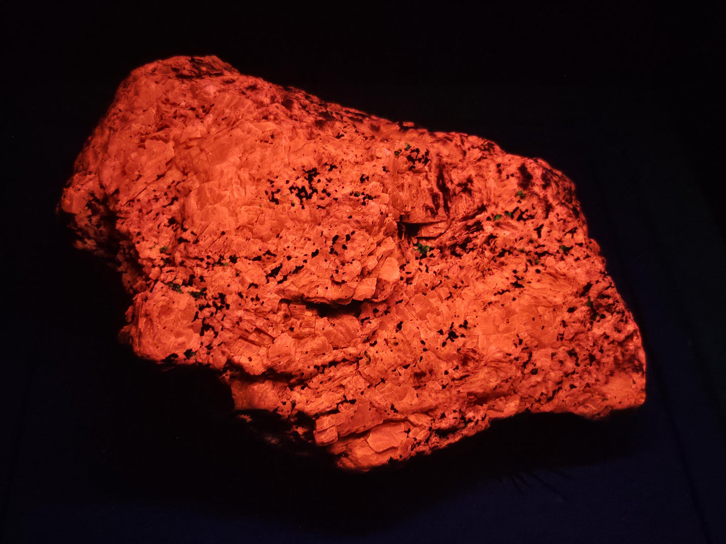 Franklin, NJ - Willemite, Calcite, and more - 450 grams - Fluorescent Mineral Mix