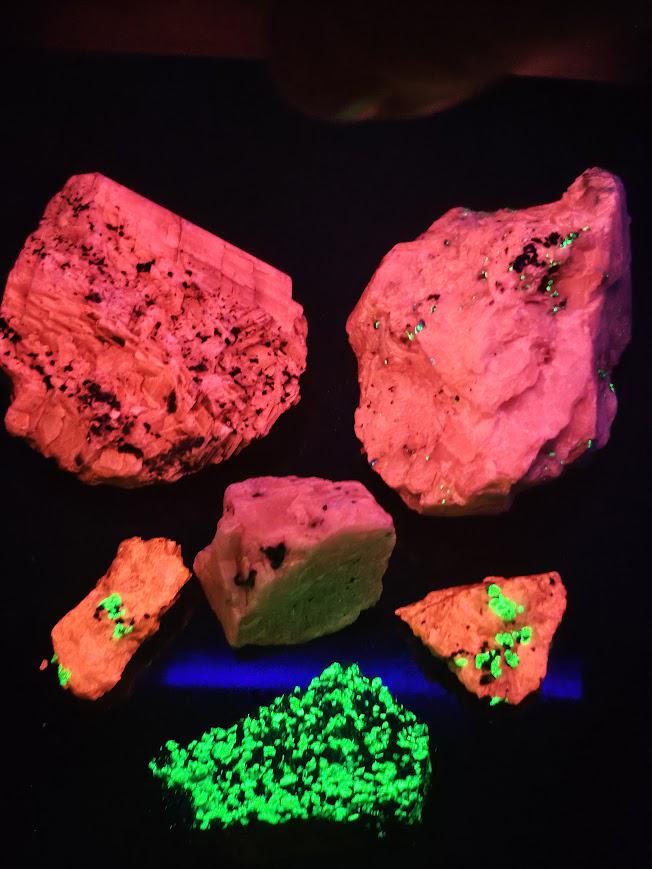 Franklin, NJ - Willemite, Calcite, and more - 200 grams - Fluorescent Mineral Mix