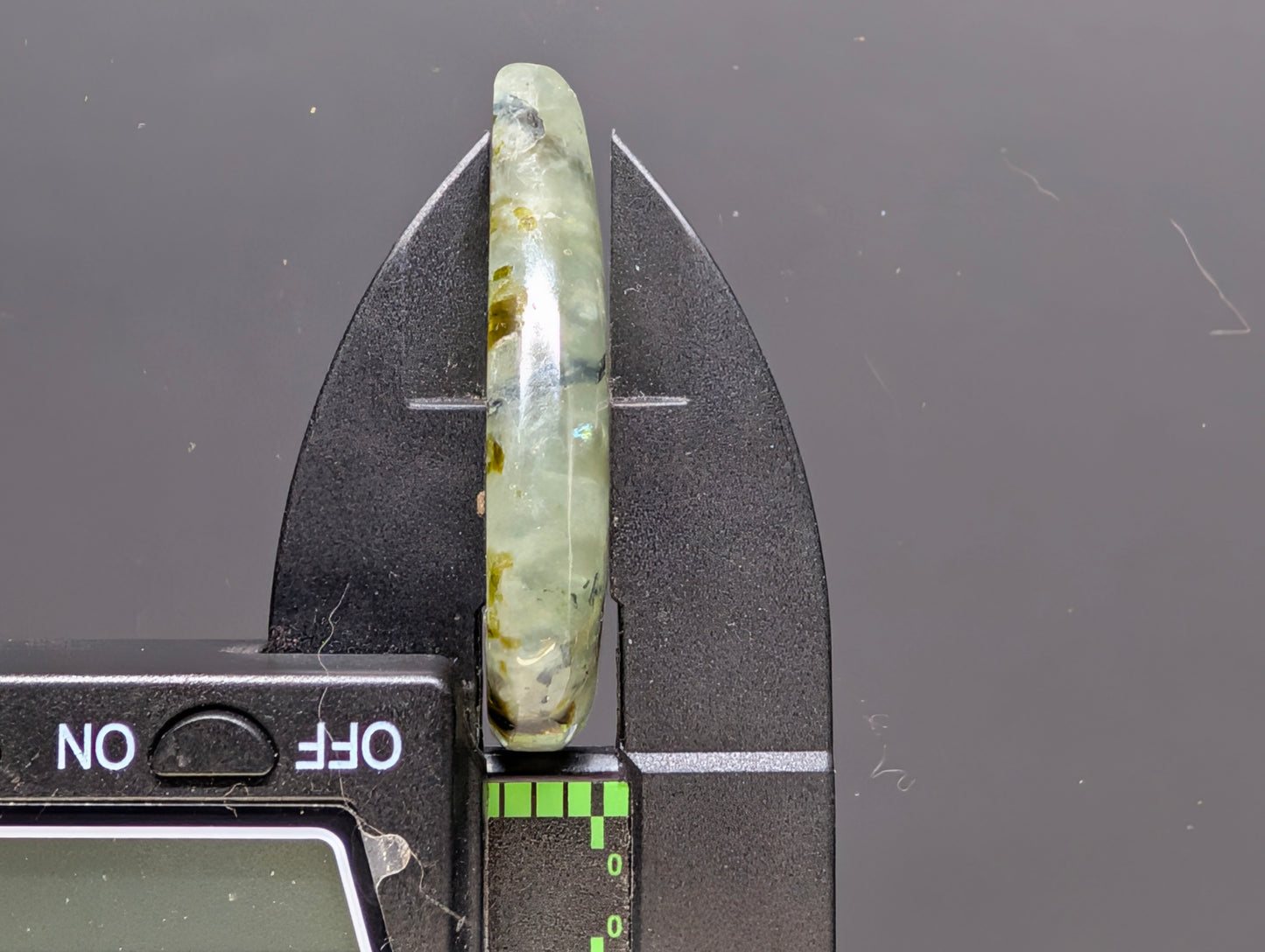 Prehnite – Quebec – Jeffrey Mine – 1 pc Cabochon