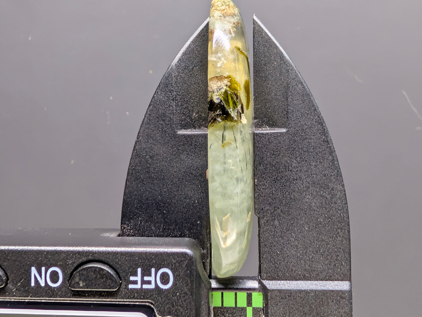 Prehnite – Quebec – Jeffrey Mine – 1 pc Cabochon