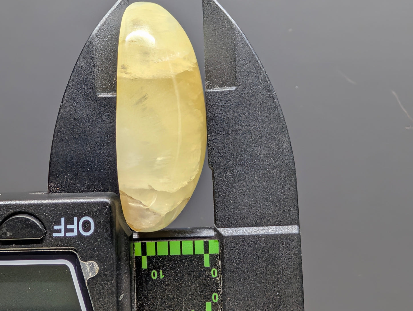 Prehnite – Quebec – Jeffrey Mine – 1 pc Cabochon