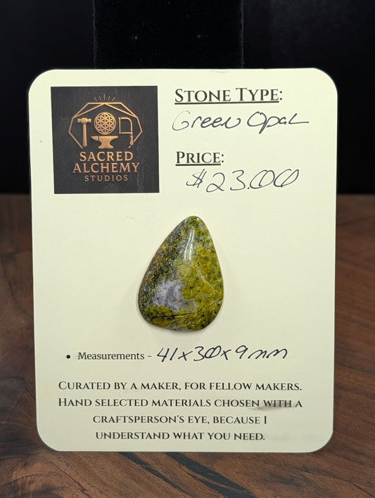 Green Opal - Madagascar - 1 Cabochon - Translucent Apple-Green