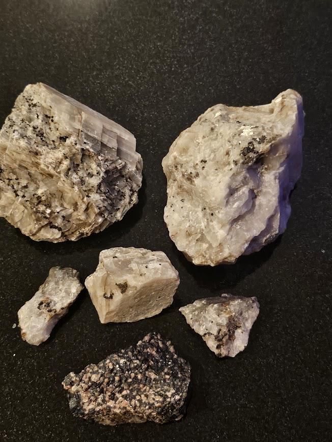 Franklin, NJ - Willemite, Calcite, and more - 200 grams - Fluorescent Mineral Mix