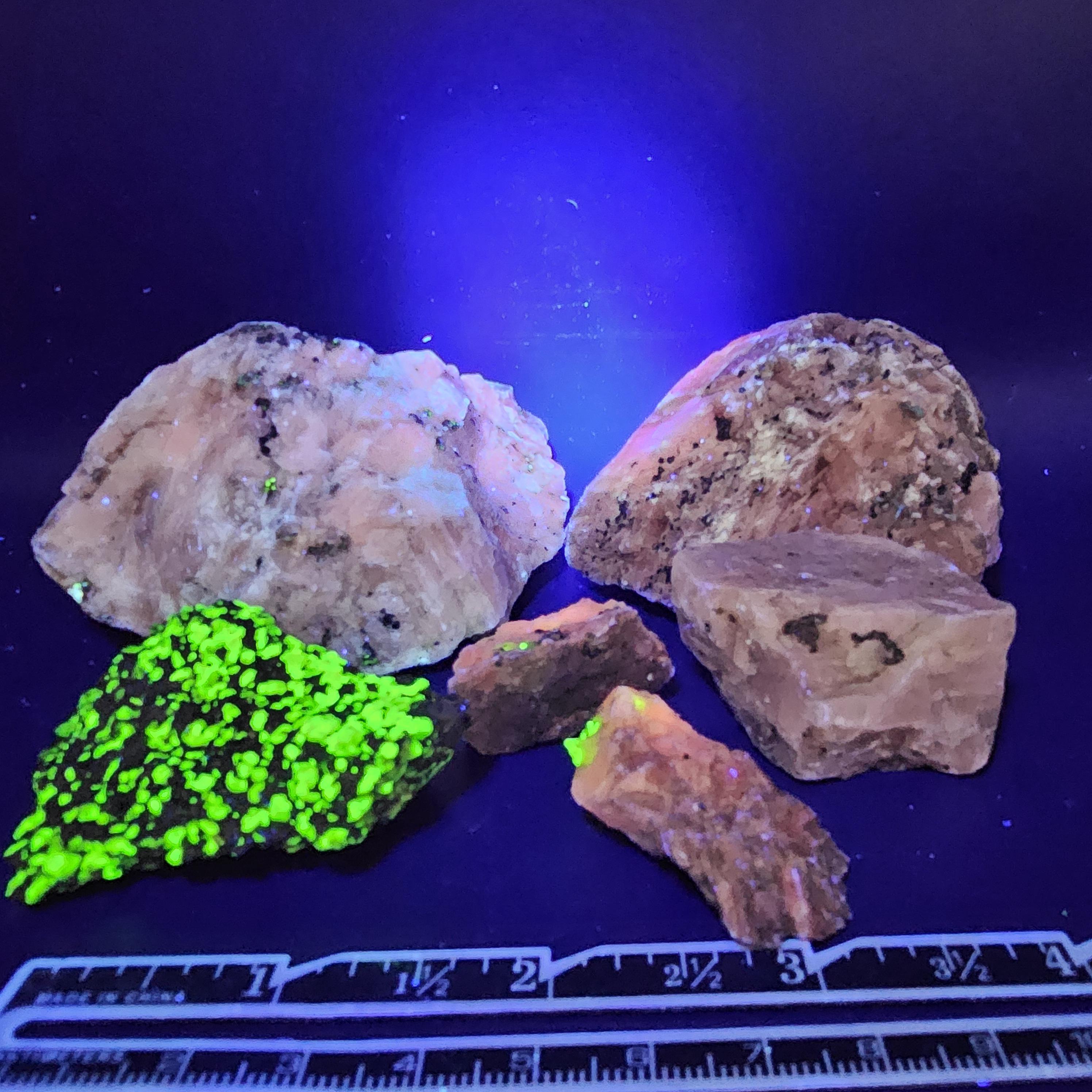 Franklin, NJ - Willemite, Calcite, and more - 200 grams - Fluorescent Mineral Mix