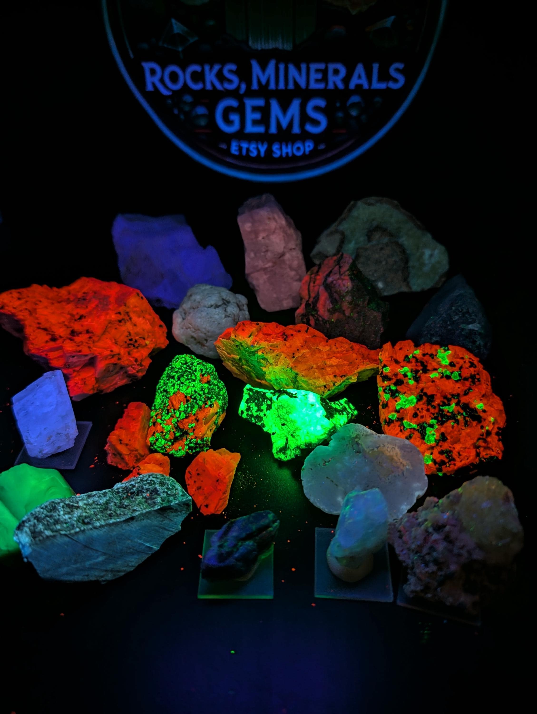 Fluorescent Minerals - Assorted 10 pcs by Sacred Alchemy Studios