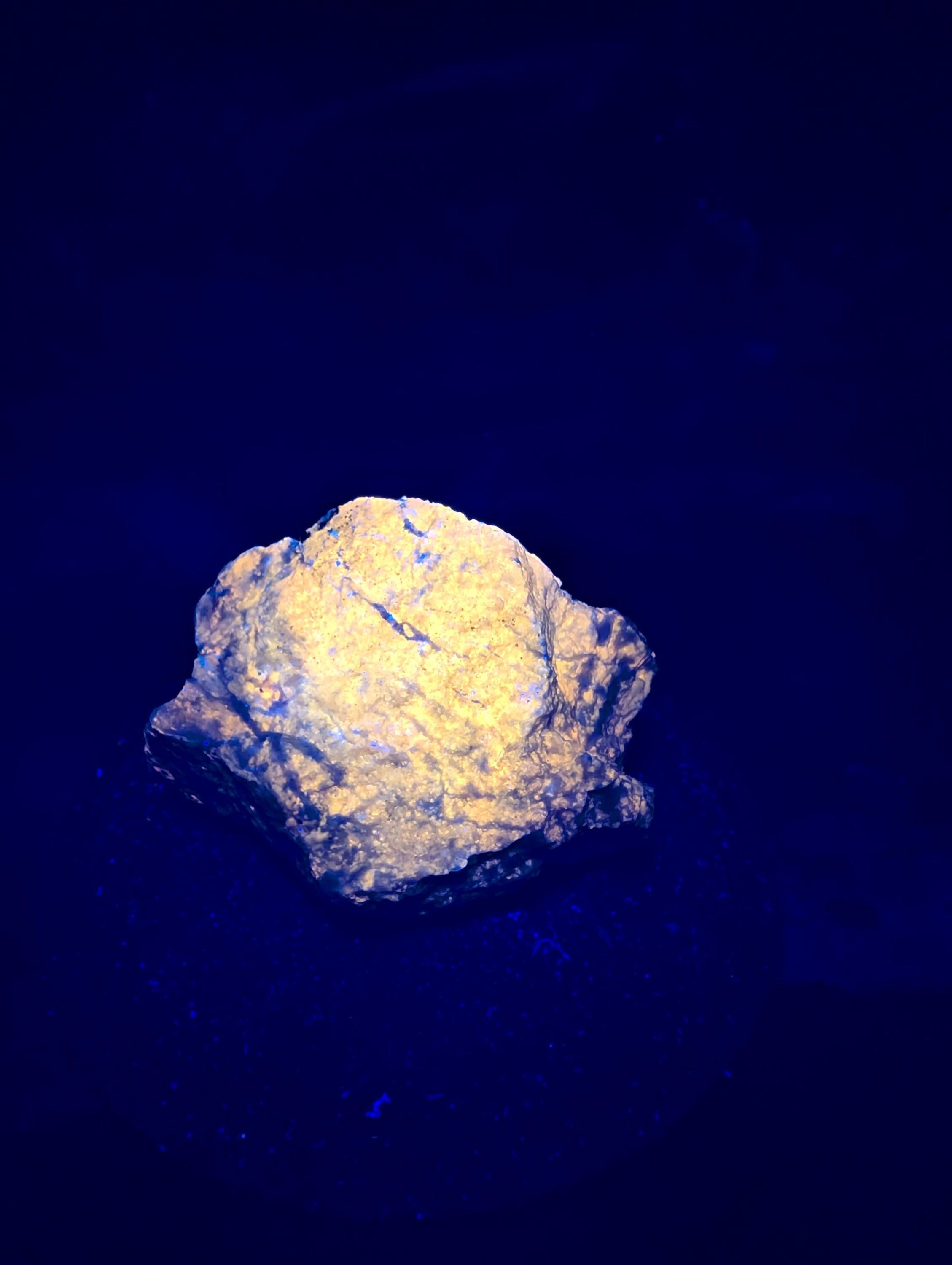 Hackmanite (UV Reactive) – Afghanistan – 200 grams by Sacred Alchemy Studios