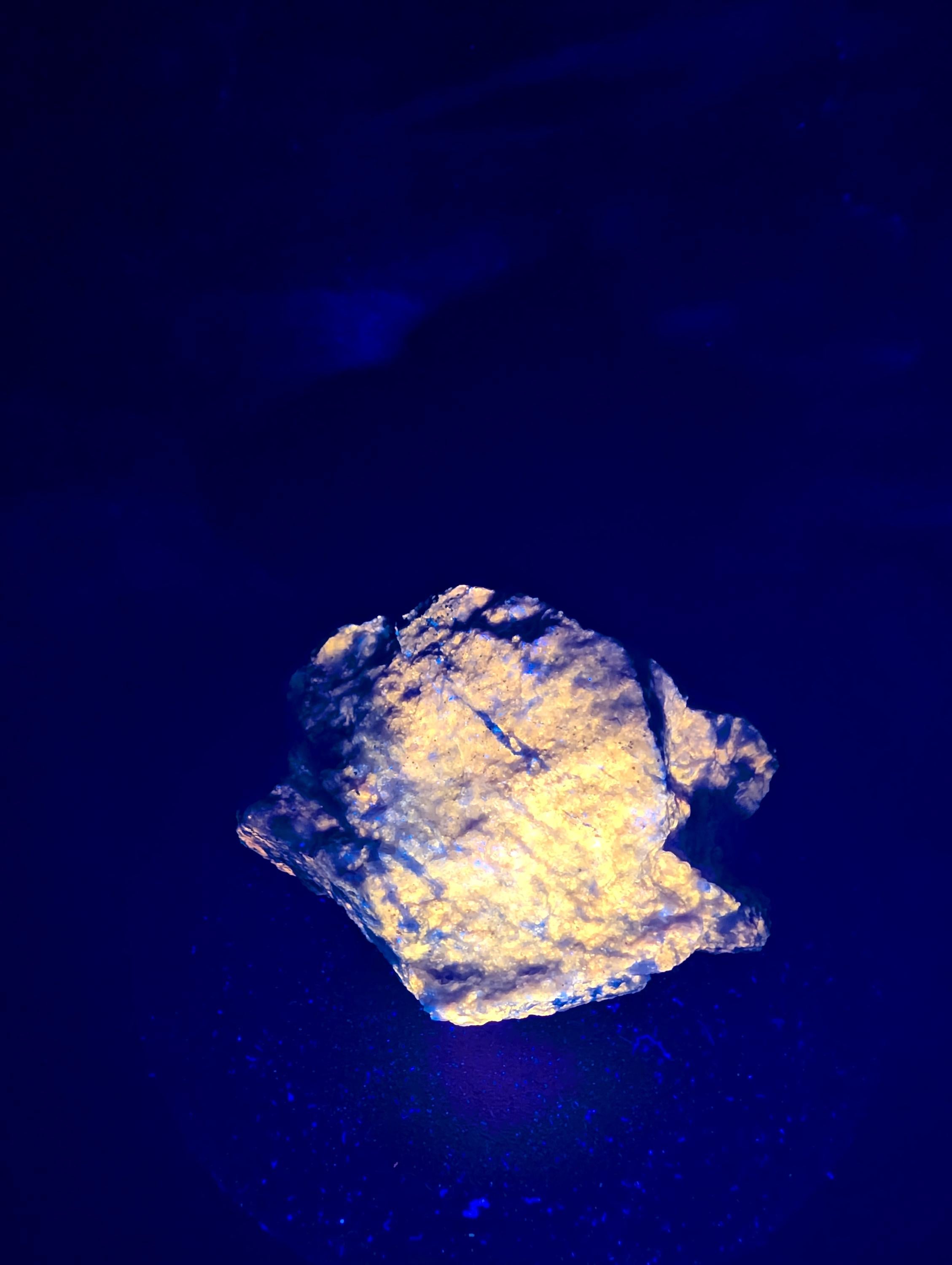 Hackmanite (UV Reactive) – Afghanistan – 200 grams by Sacred Alchemy Studios