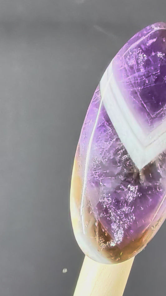 Amethyst - Chevron Amethyst - Rwanda - Cabochon - Distinctive Banding